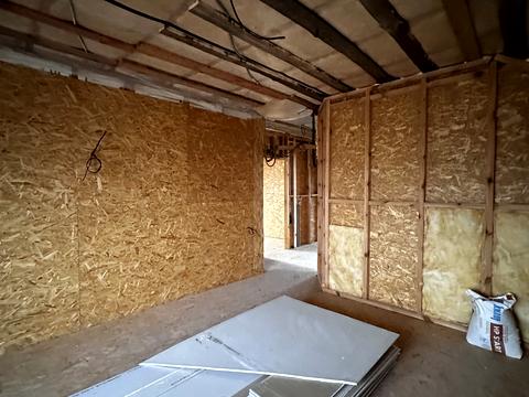 будинок за адресою Героїв України