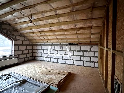 будинок за адресою Героїв України