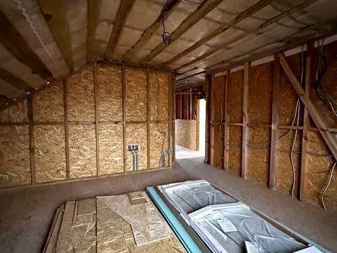 будинок за адресою Героїв України