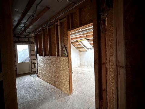 будинок за адресою Героїв України