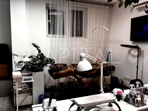 комерційна за адресою Київ, Метрологічна вул., 42