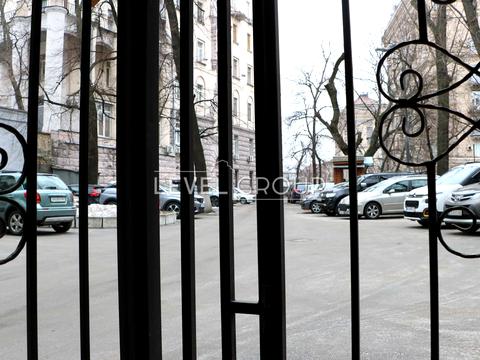 комерційна за адресою Лютеранська вул., 4