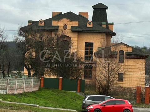 будинок за адресою Набережна вул.