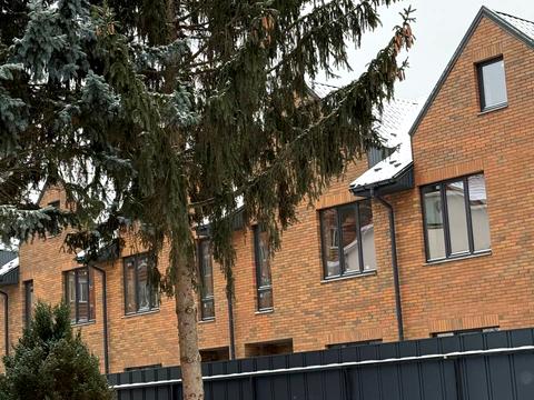 будинок за адресою Миколи Руденка вул. (Руденка)