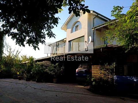 будинок за адресою Вишнева вул.