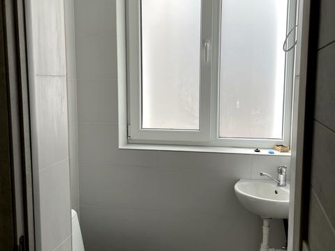 комерційна за адресою Володимирська вул., 44