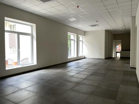 комерційна за адресою Володимирська вул., 44