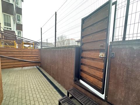 комерційна за адресою Івана Білика вул. (Яблунева), 4