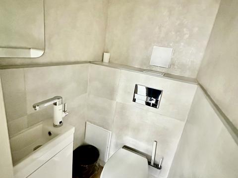 комерційна за адресою Івана Білика вул. (Яблунева), 4