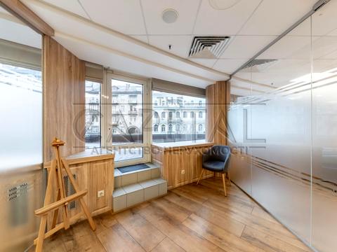 комерційна за адресою Київ, Володимирська вул., 4