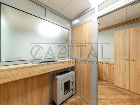 комерційна за адресою Київ, Володимирська вул., 4