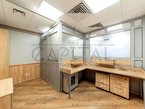 комерційна за адресою Київ, Володимирська вул., 4