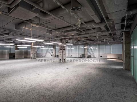 комерційна за адресою Володимирська вул., 1