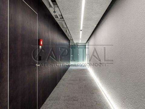 комерційна за адресою Володимирська вул., 1