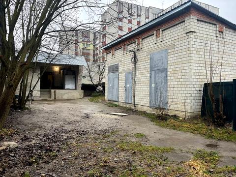 комерційна за адресою Івана Величковського вул., 10