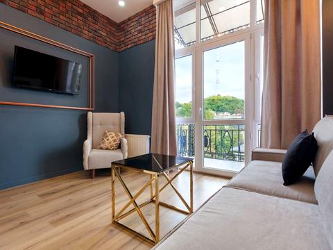 квартира за адресою Богдана Хмельницького вул., 11