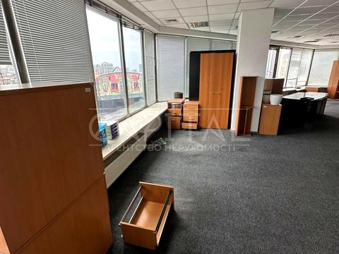 комерційна за адресою Велика Житомирська вул., 1