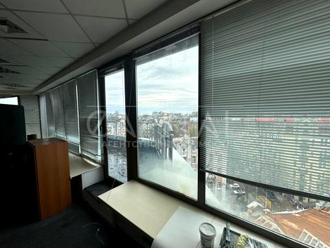 комерційна за адресою Велика Житомирська вул., 1