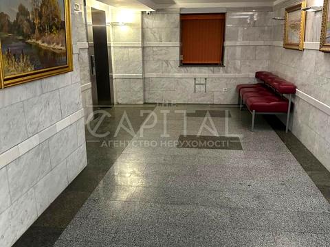 комерційна за адресою Велика Житомирська вул., 1