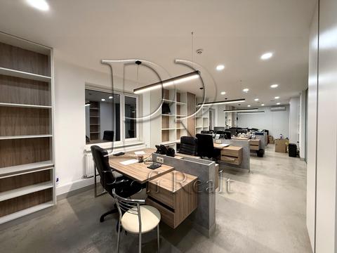 комерційна за адресою Пухівська вул., 2