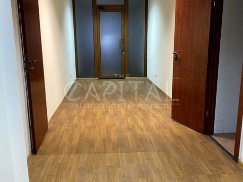 комерційна за адресою Новопирогівська вул., 64а