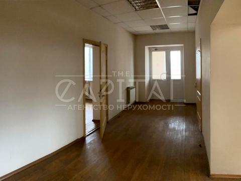 комерційна за адресою Новопирогівська вул., 64а