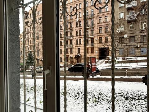 комерційна за адресою Київ, Богдана Хмельницького вул., 47