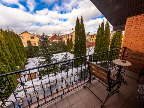 будинок за адресою Набережна, 5