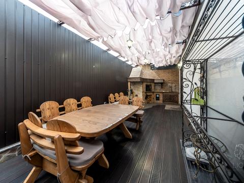 будинок за адресою Придорожна вул., 1Е