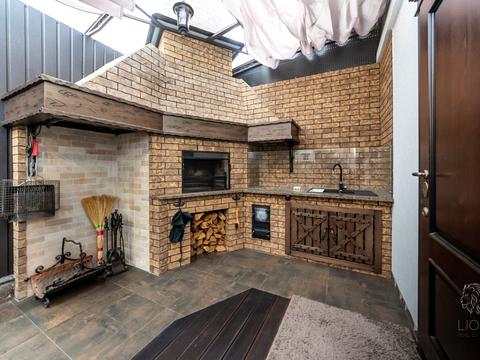 будинок за адресою Придорожна вул., 1Е