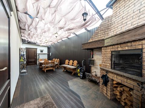 будинок за адресою Придорожна вул., 1Е