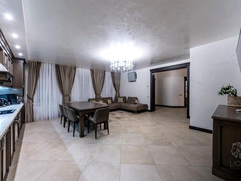 будинок за адресою Придорожна вул., 1Е