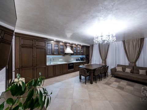 будинок за адресою Придорожна вул., 1Е