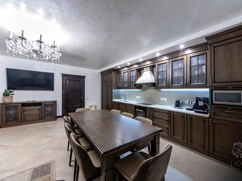 будинок за адресою Придорожна вул., 1Е