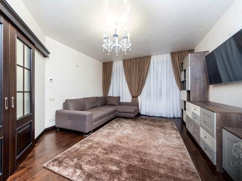 будинок за адресою Придорожна вул., 1Е