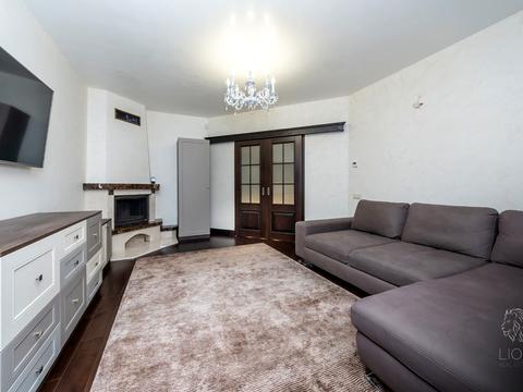 будинок за адресою Придорожна вул., 1Е