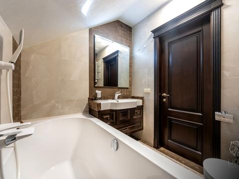 будинок за адресою Придорожна вул., 1Е