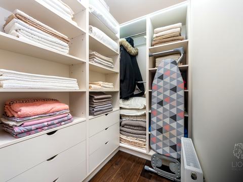 будинок за адресою Придорожна вул., 1Е