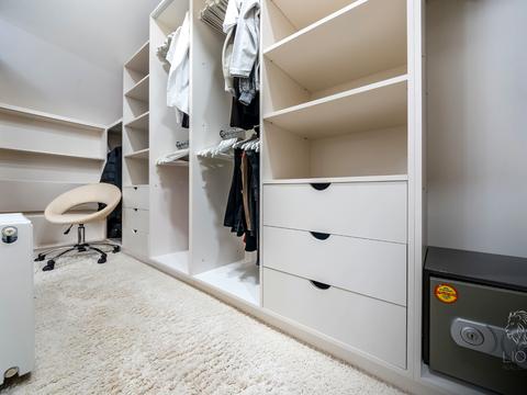 будинок за адресою Придорожна вул., 1Е