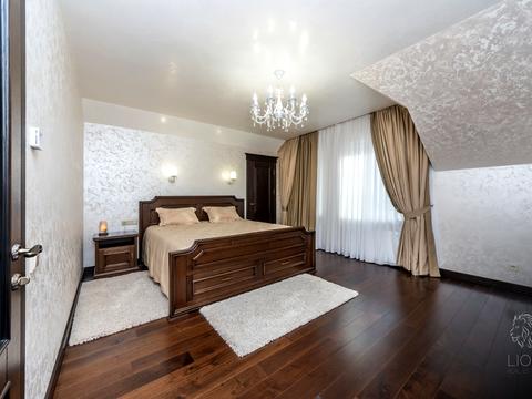 будинок за адресою Придорожна вул., 1Е