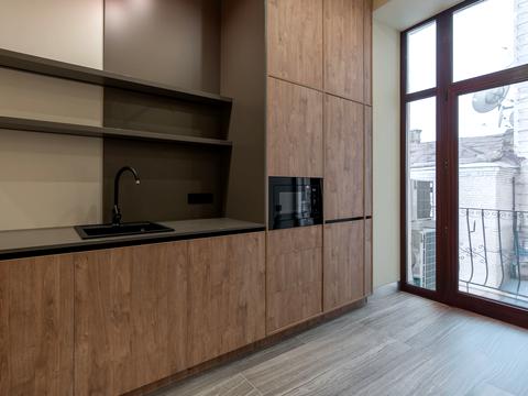 комерційна за адресою Антоновича вул. (Горького), 9