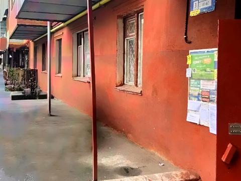 комерційна за адресою Кам'янецька вул., 84