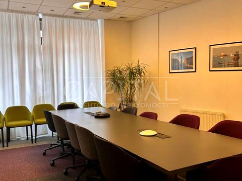 комерційна за адресою Михайлівська вул., 7