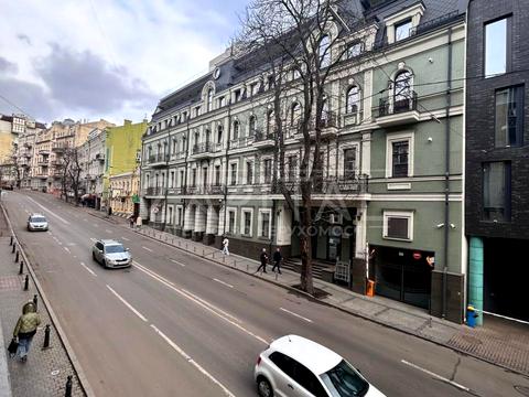 комерційна за адресою Михайлівська вул., 7