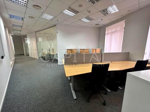 комерційна за адресою Михайлівська вул., 7