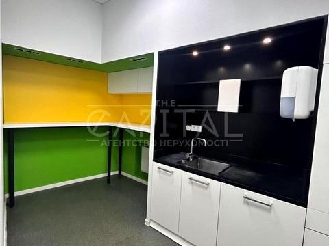 комерційна за адресою Михайлівська вул., 7