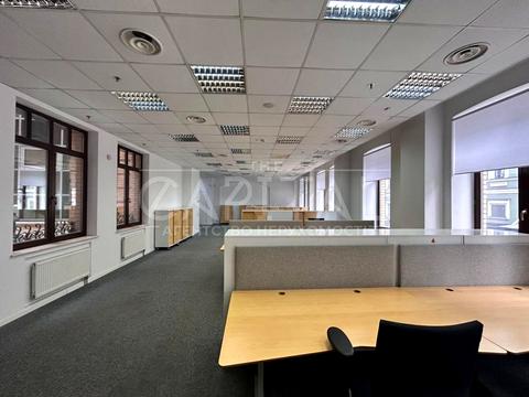 комерційна за адресою Михайлівська вул., 7