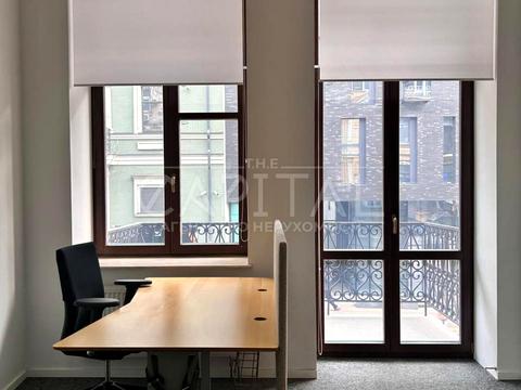 комерційна за адресою Михайлівська вул., 7