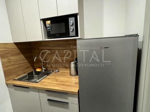 комерційна за адресою Жилянська вул., 68