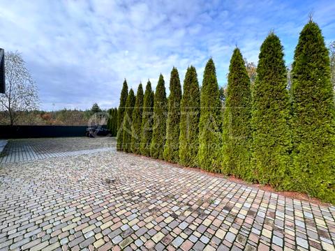 будинок за адресою вул. Світанкова, 1